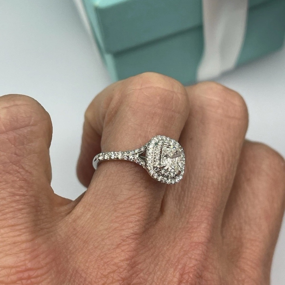 Tiffany & Co. Soleste 1.06 Ct Cushion Diamond Platinum Engagement Ring $15000 - Picture 9 of 15
